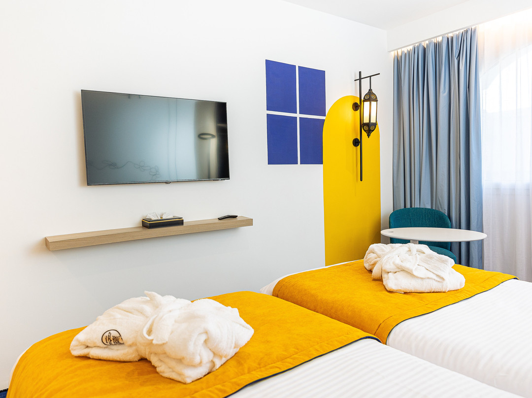 卡尔顿酒店主图