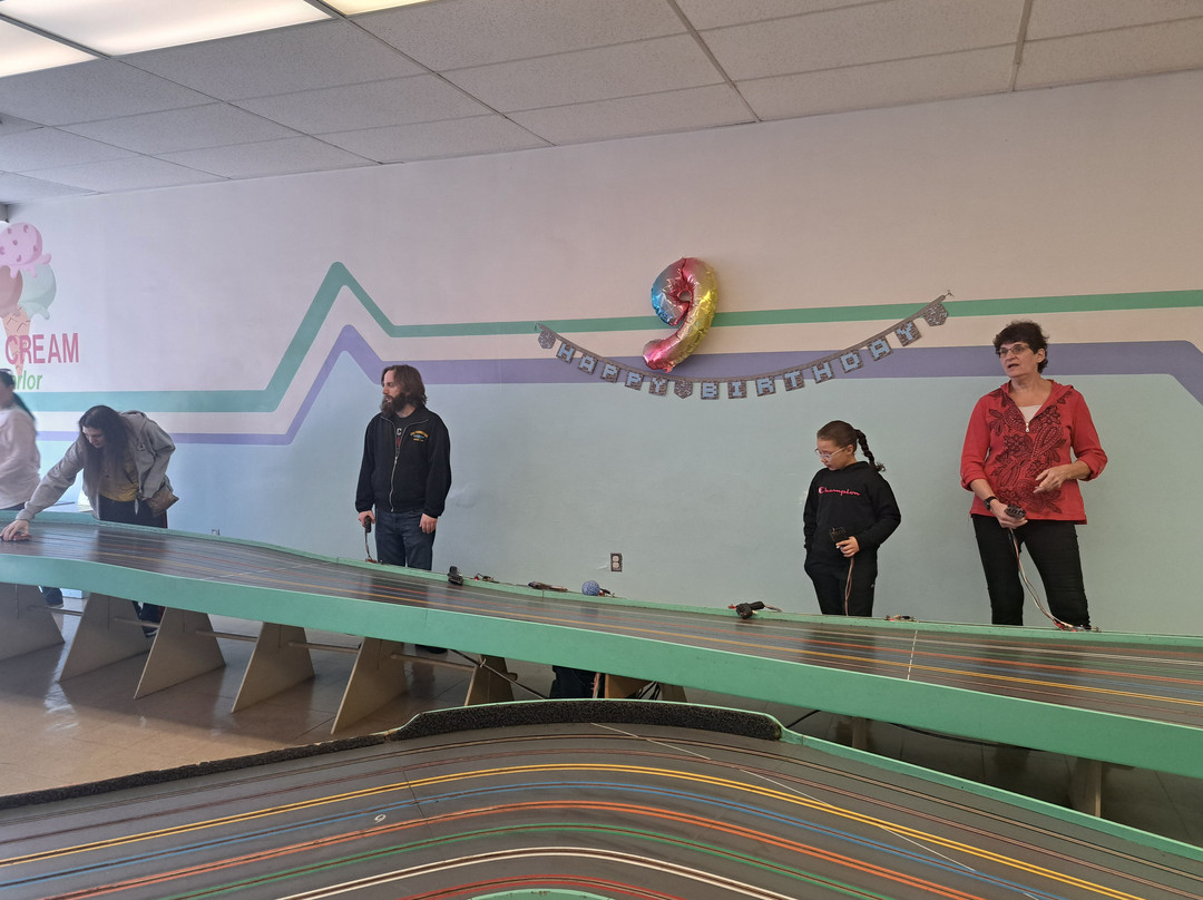 Dad's Slot Cars-德斯普兰斯必去景点