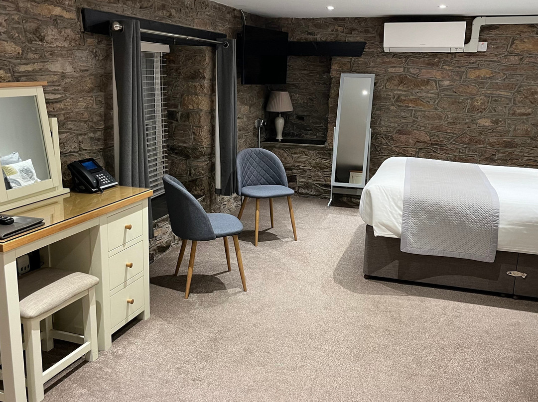 The Britannia Inn & Waves Restaurant主图