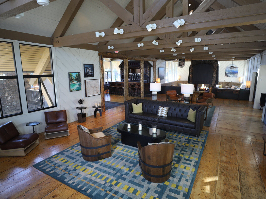 内华达山脉度假水疗酒店主图