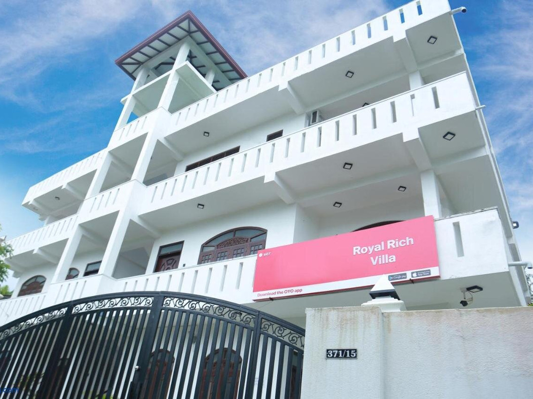 OYO 407 Royal Rich Villa