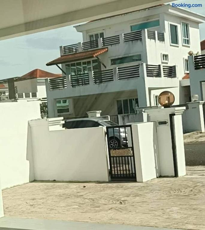 Oyo Home 90769 Flo Inn Homestay Bsi