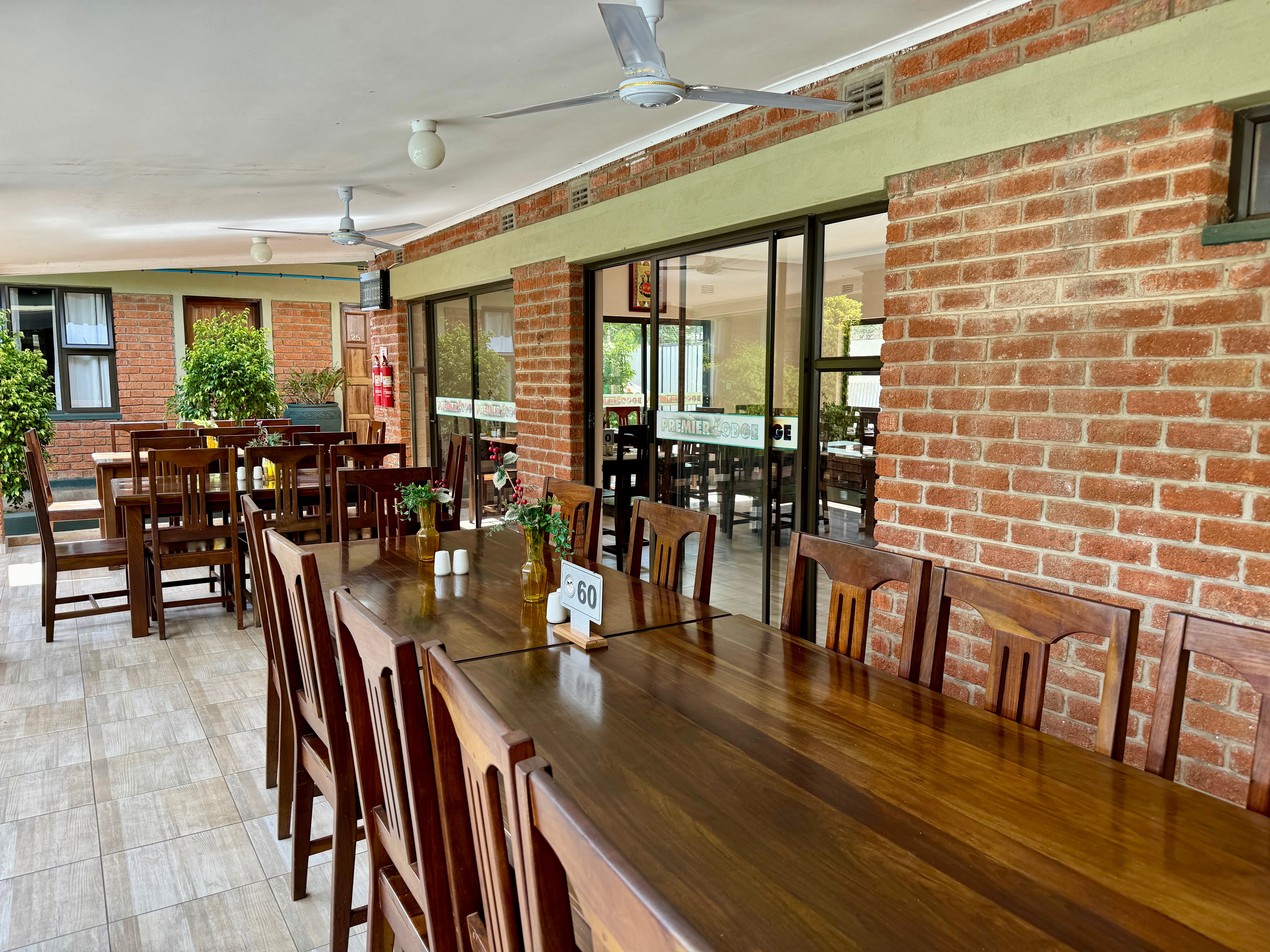 Premier Guest Lodge-官方