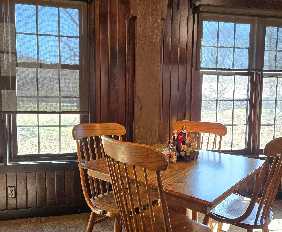 Bennett Spring Park Store & More-莱巴嫩必去景点