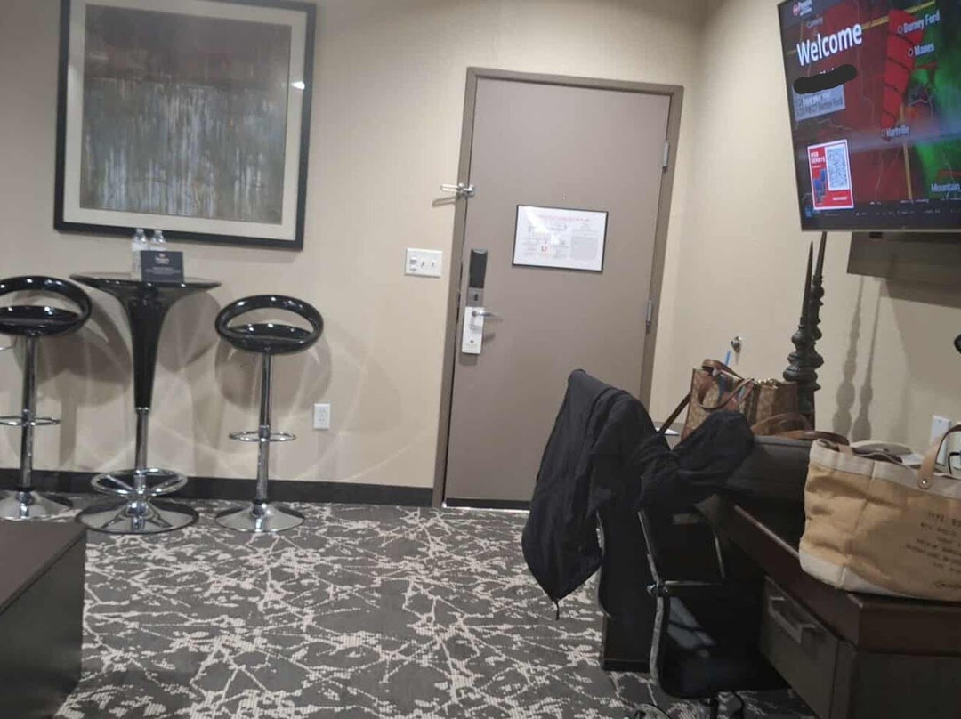 Best Western Premier Crown Chase Inn & Suites主图