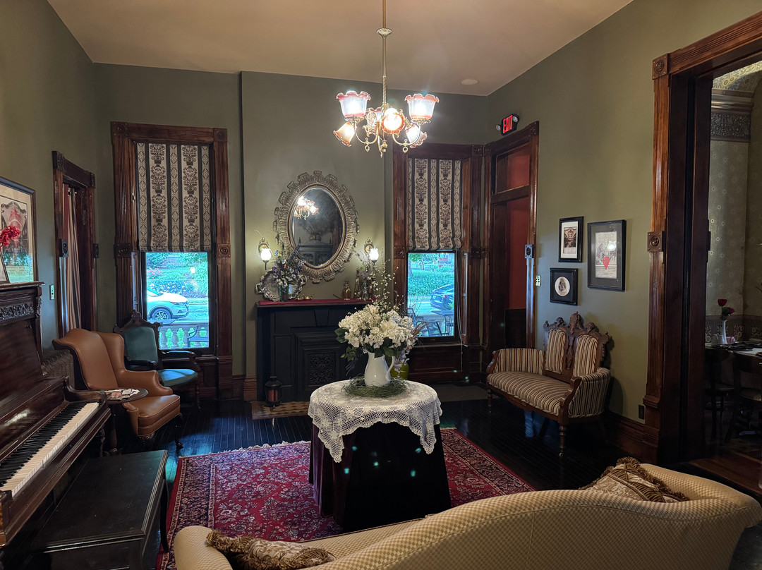 Whiskey Mansion Bed & Breakfast主图