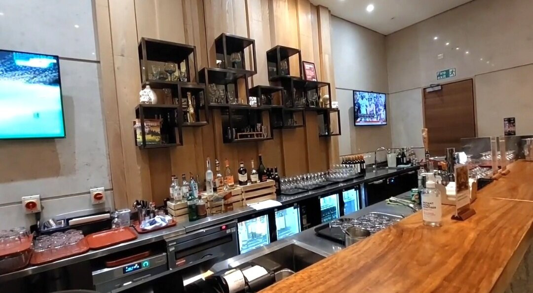 Plaza Premium Lounge Heathrow T2 Departures景点图片