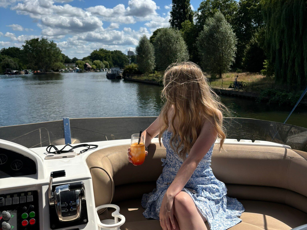 Aquaholics Charters-Thames Ditton必去景点