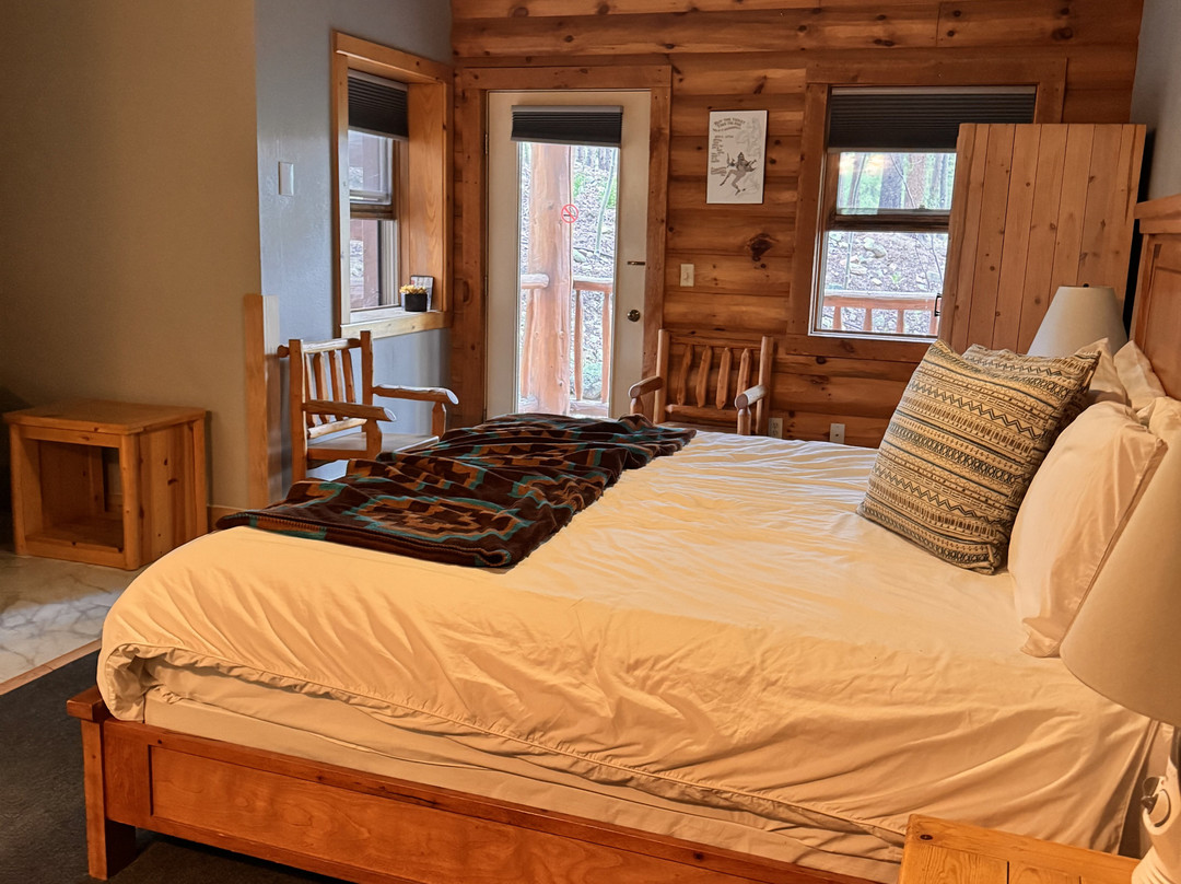 Saddle & Surrey Motel主图