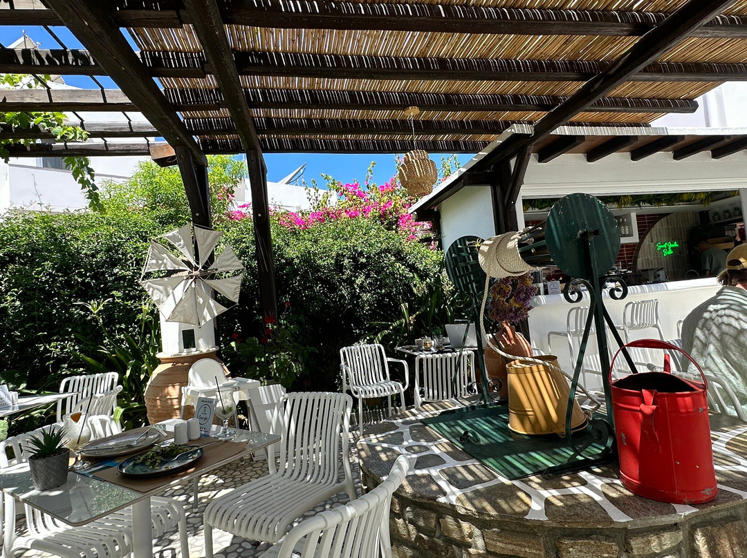 叶莱尼酒店主图