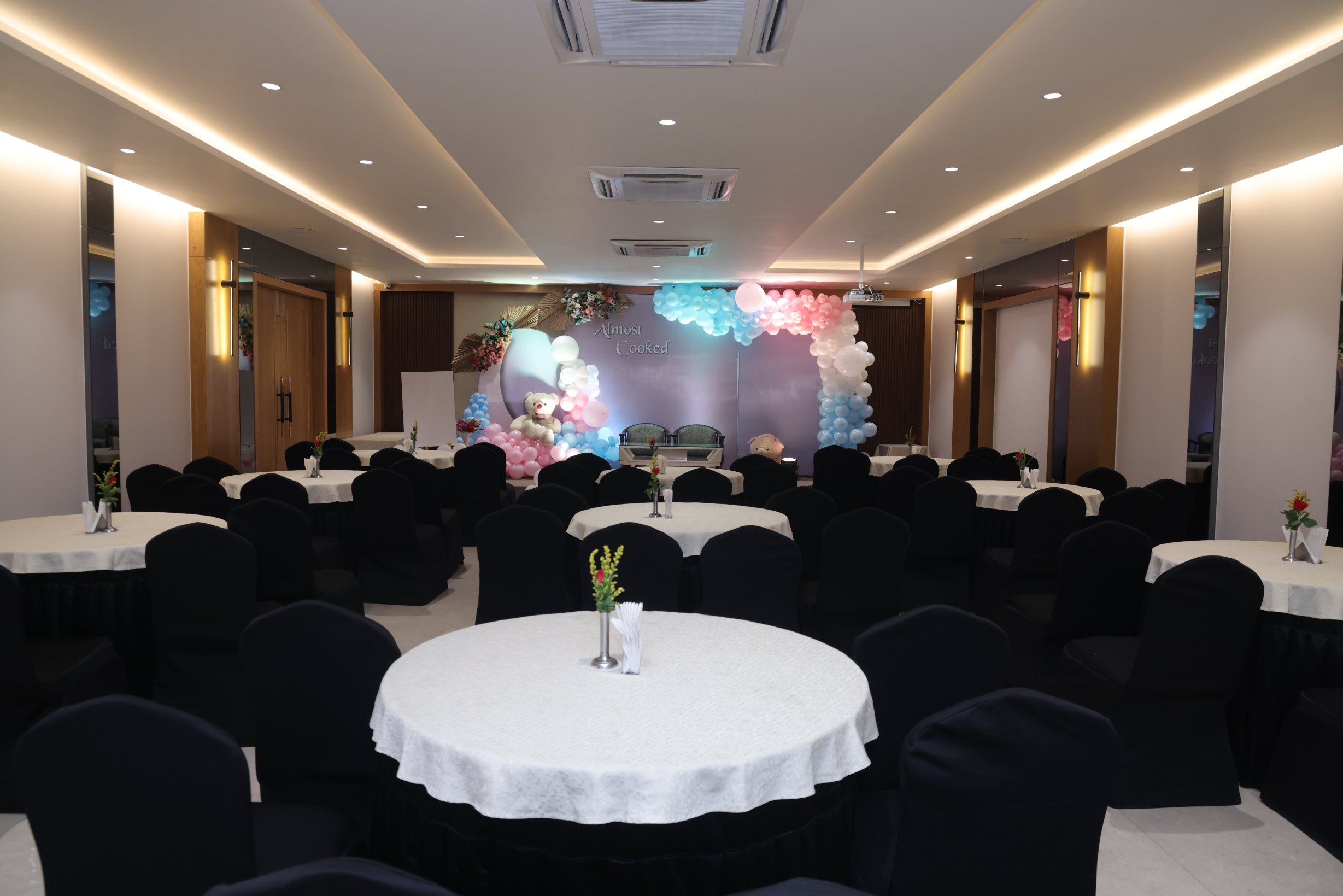 Regenta Place Raysons, Kolhapur-商务中心/多功能厅