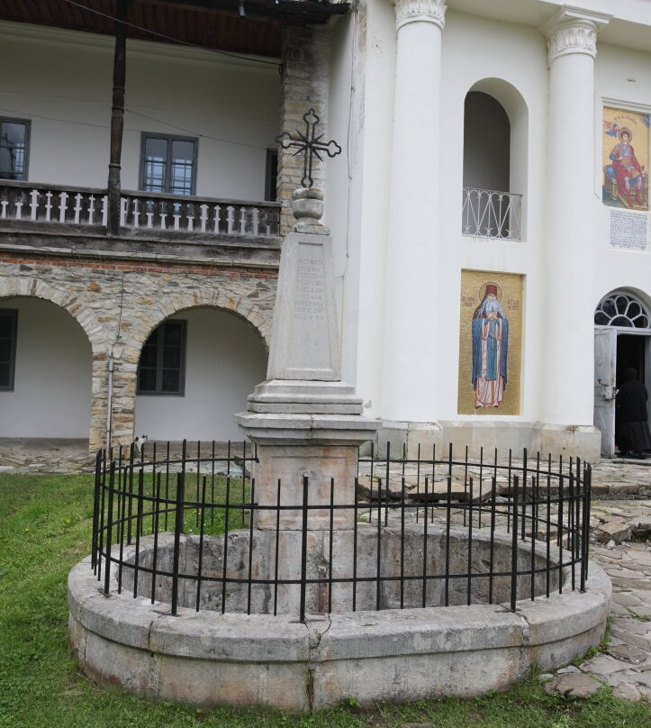 Le Cloître Du Monastère De Neamț-Targu Neamt必去景点