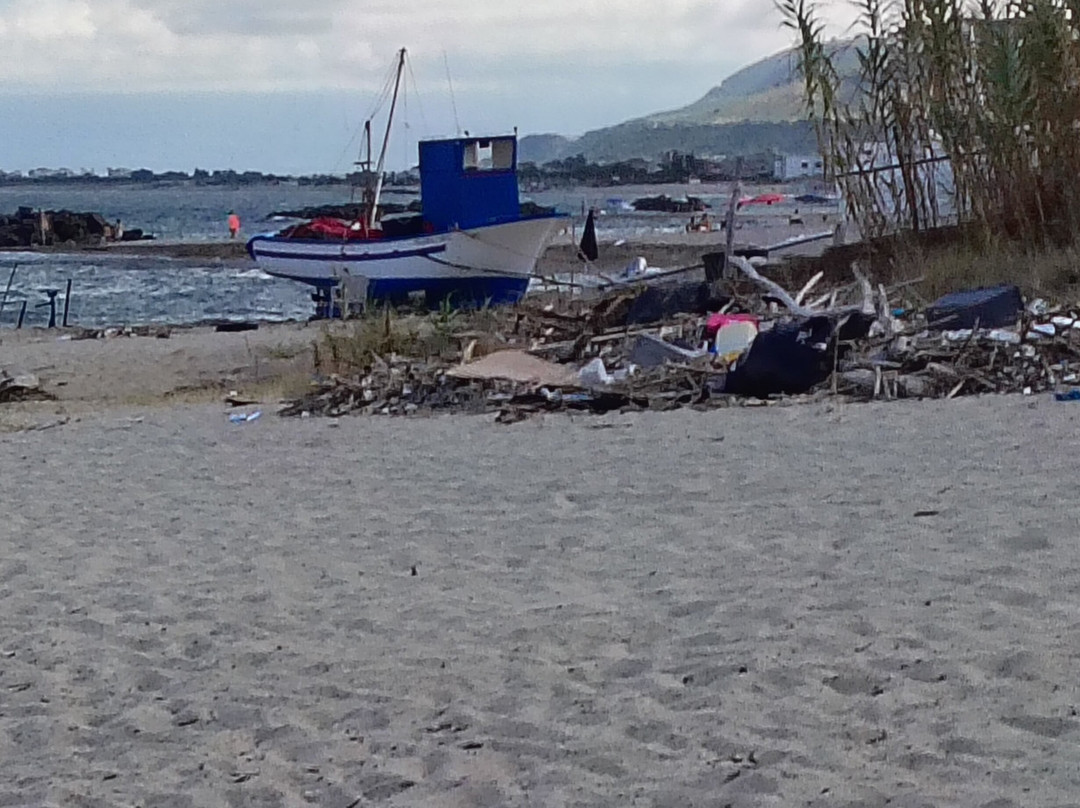 Spiaggia Libera Chiesa di Piedigrotta-皮佐必去景点