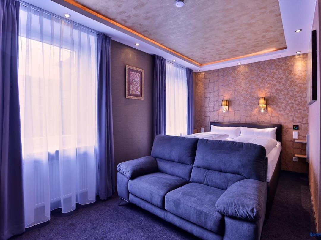 Stay-Inn Boardinghouse