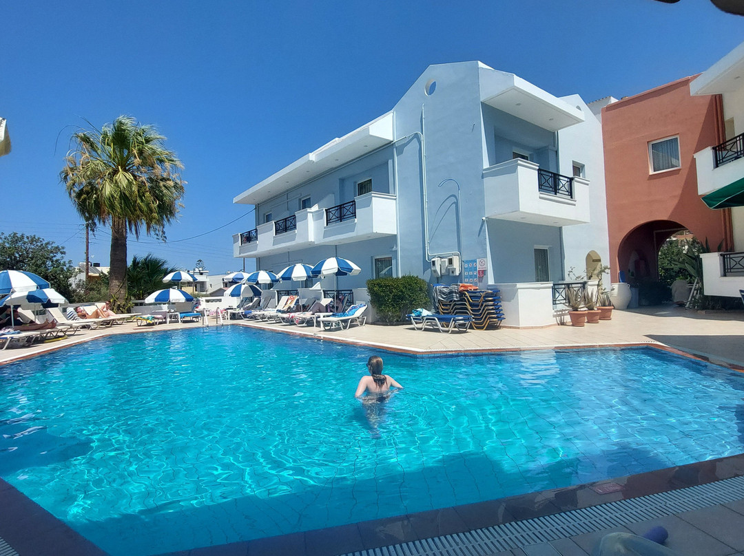 Athena Apartments主图