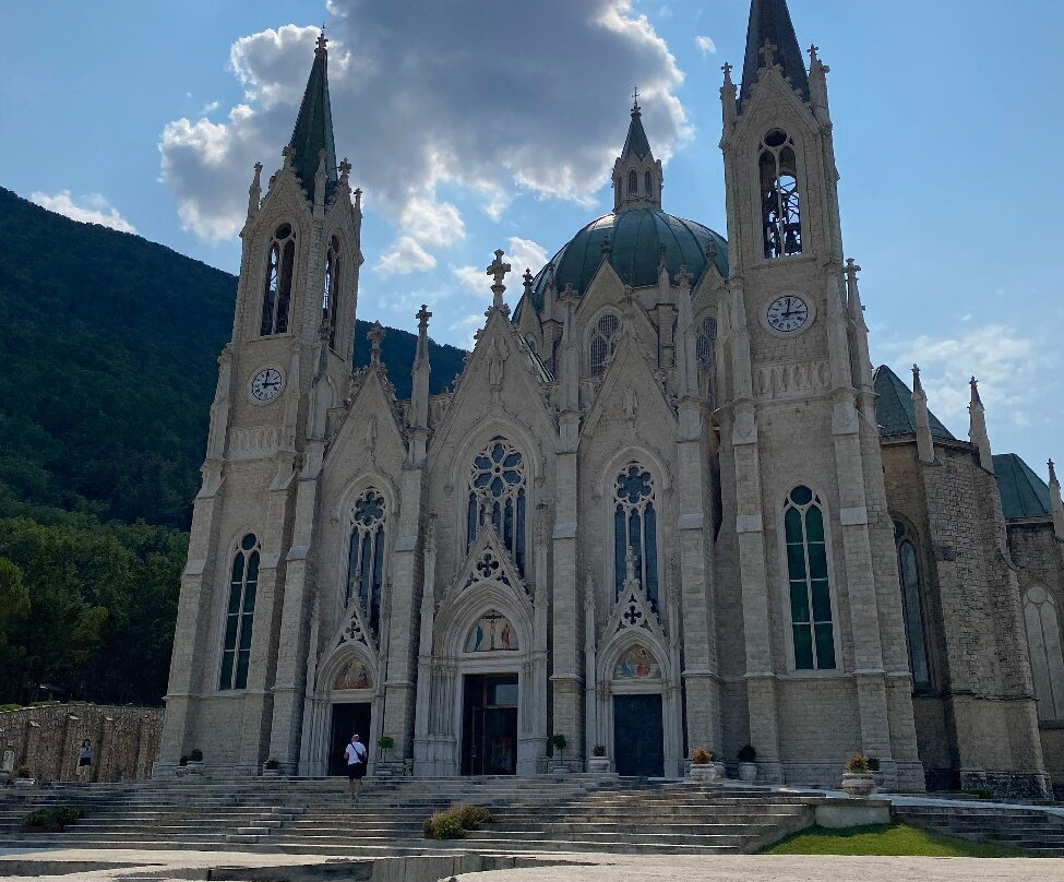 Chiesa di Santa Maria Assunta-Carpinone必去景点