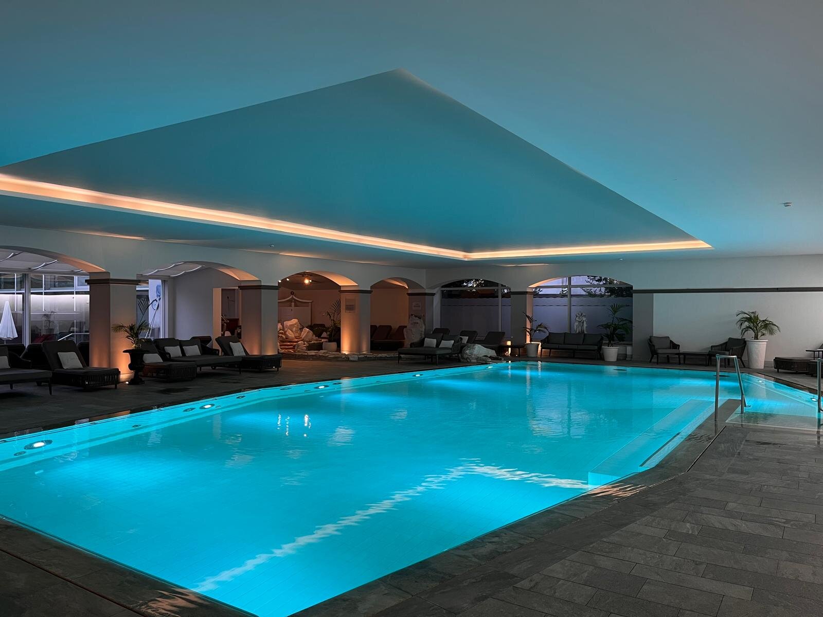Das Ronacher Thermal Spa Hotel-泳池