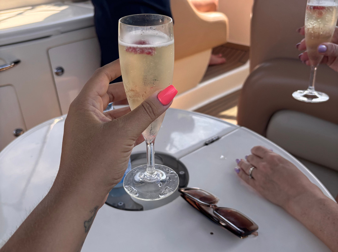 cornelia luxury yacht cruiser-普它肋斯必去景点