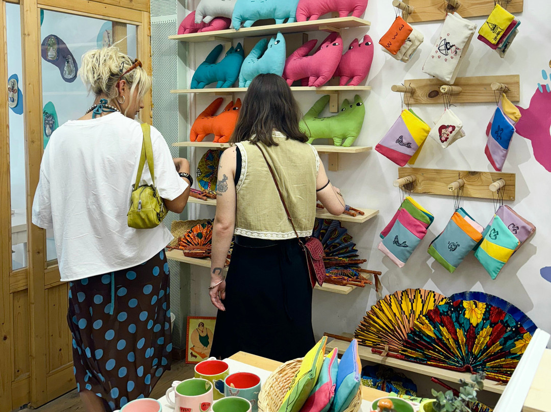 Niarmena Design Shop & Cafe