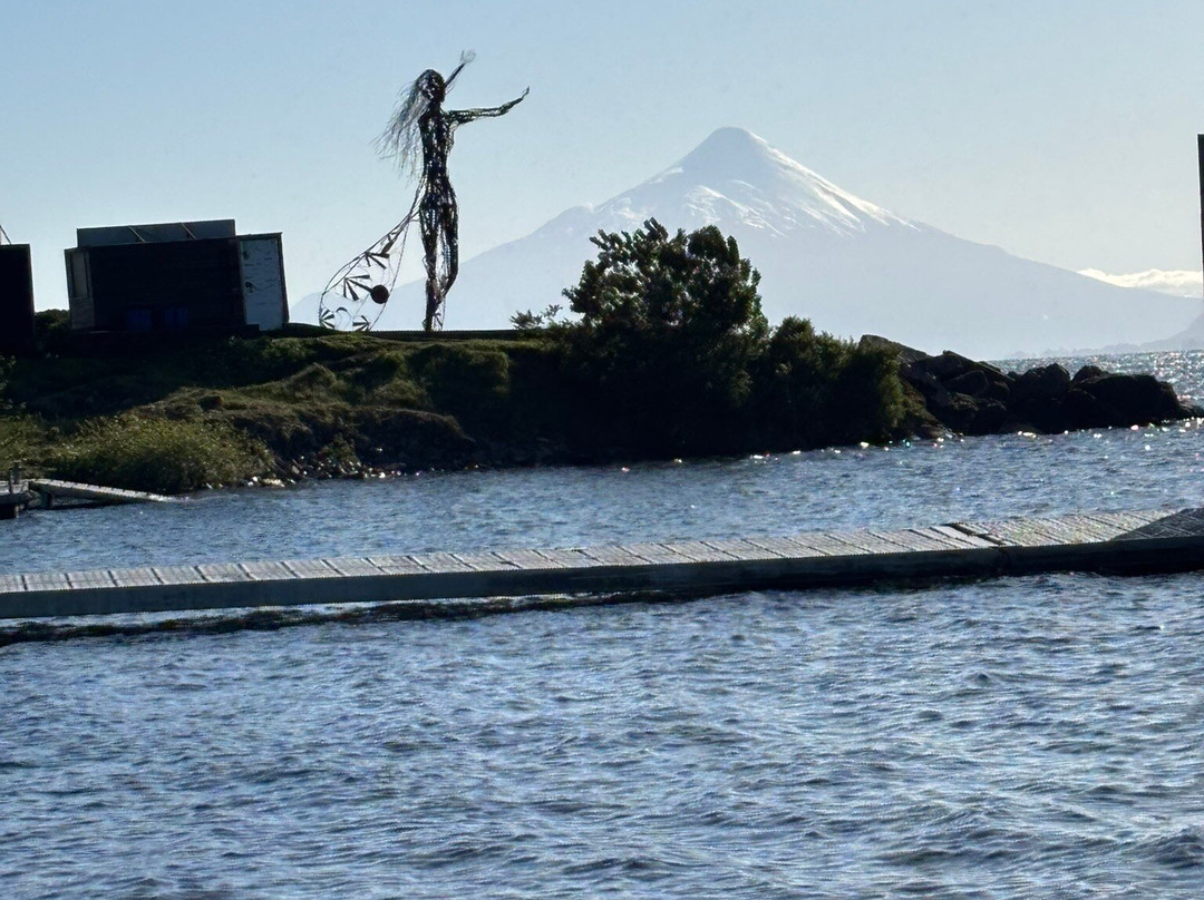 Escultura Licarayén-巴拉斯港必去景点