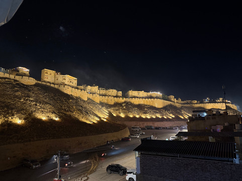 Lk Cafe & Restaurant