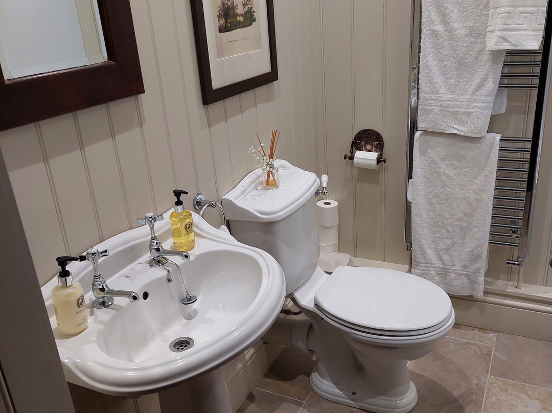 The Woolpack Hotel主图