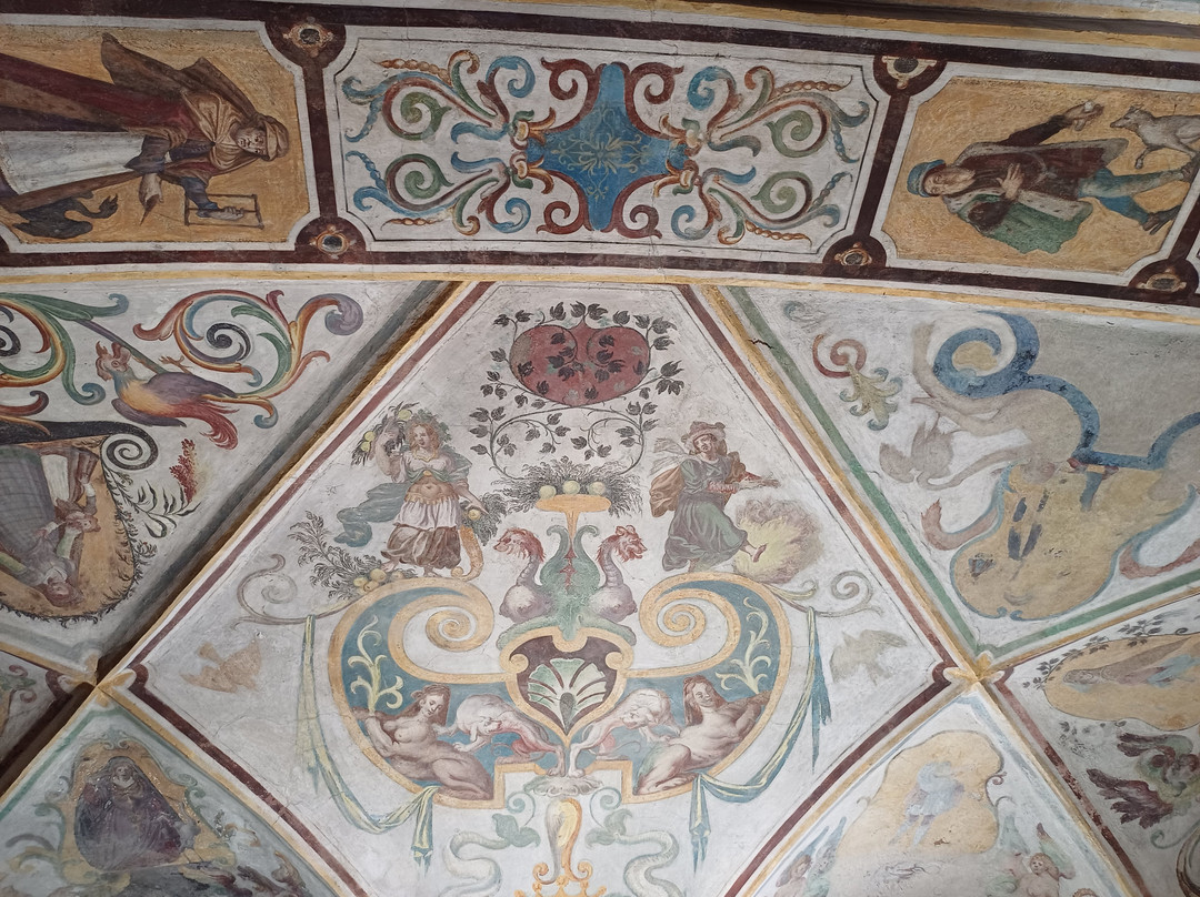 Palazzi del 500 e del 700 di Villa Litta-拉伊纳泰必去景点