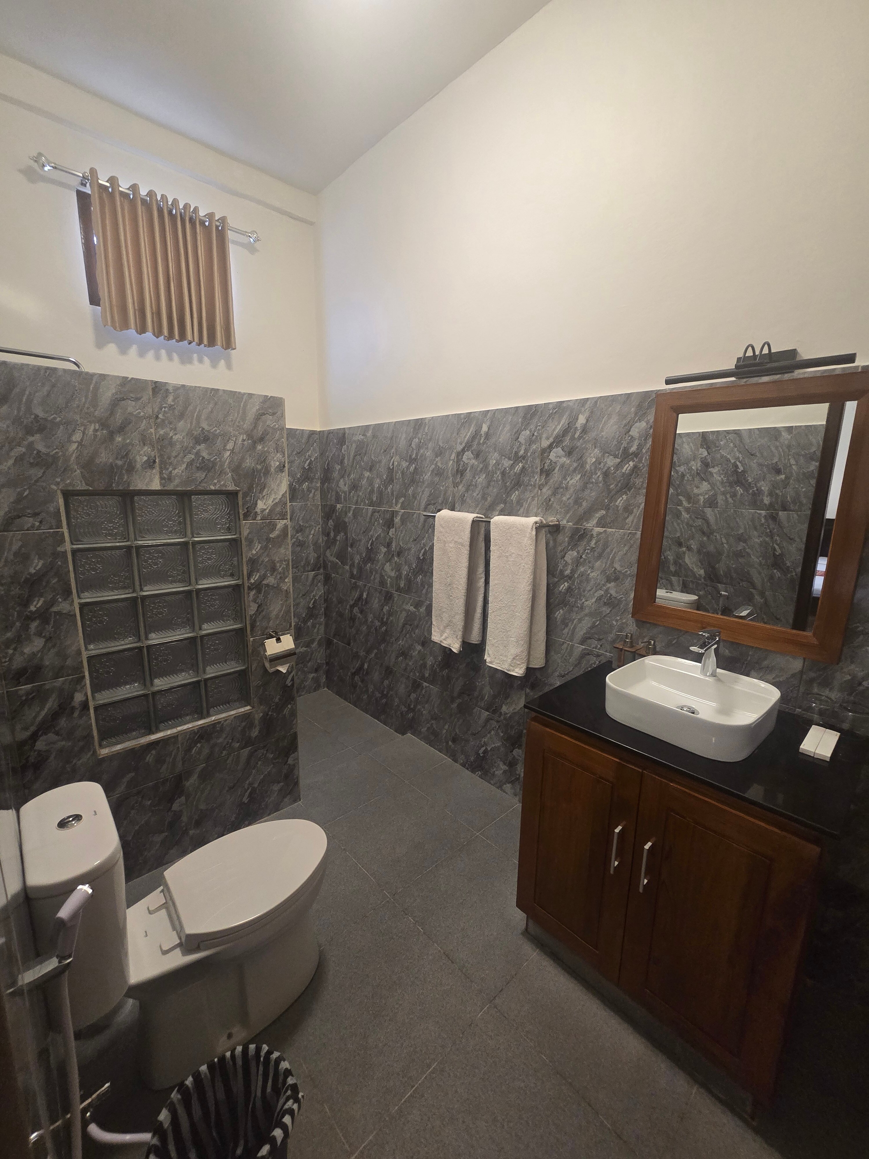 罗薇娜海滩苏玛酒店-官方