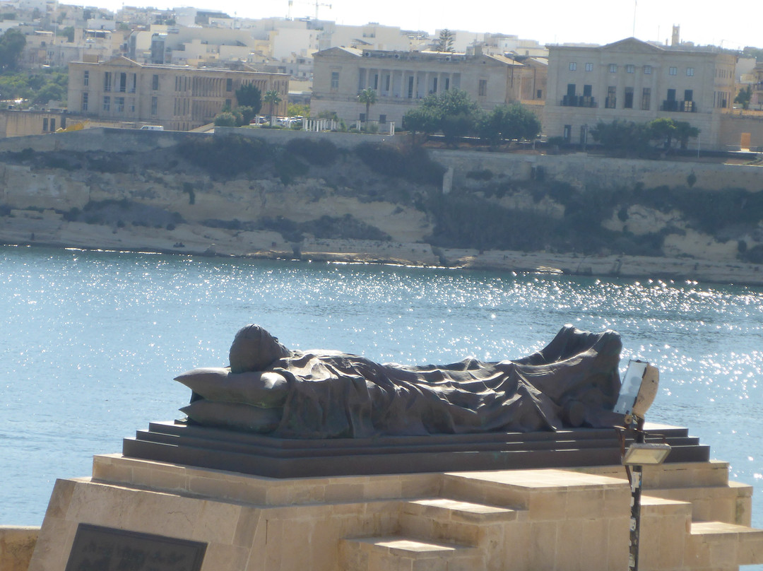 Siege Bell War Memorial-瓦莱塔必去景点