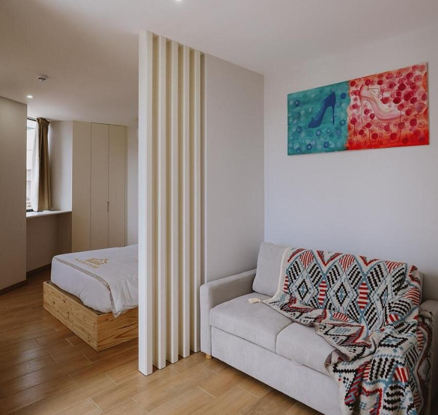 888 Hostel & Suites