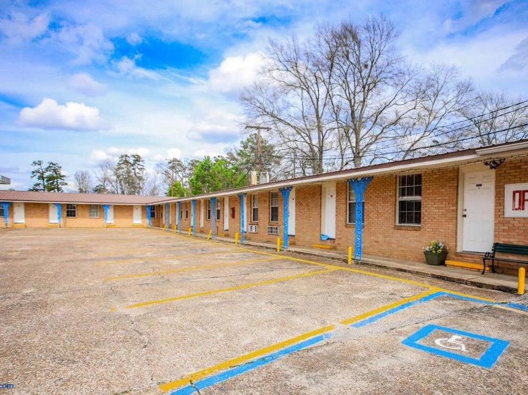 Redwood Motor Inn