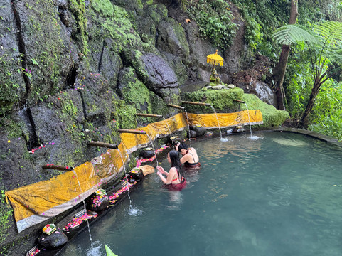 Taman Beji Samuan-Carangsari必去景点
