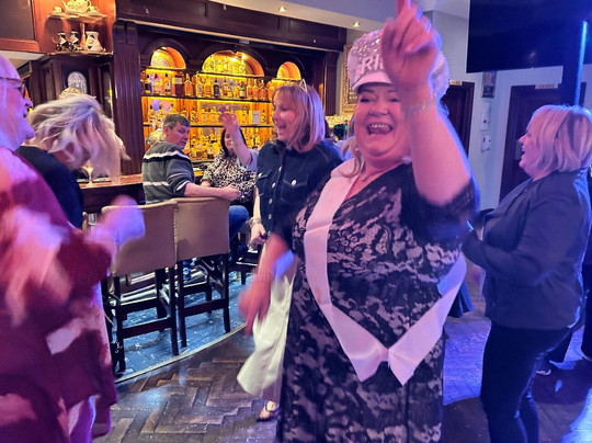 黑德福特阿姆斯酒店主图