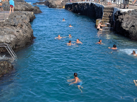 伊斯拉巴哈套房酒店主图