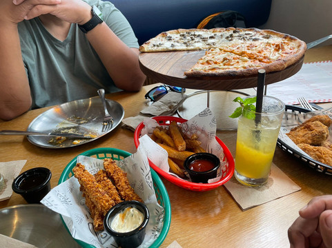 Zazzy's Pizzeria & Sportsbar