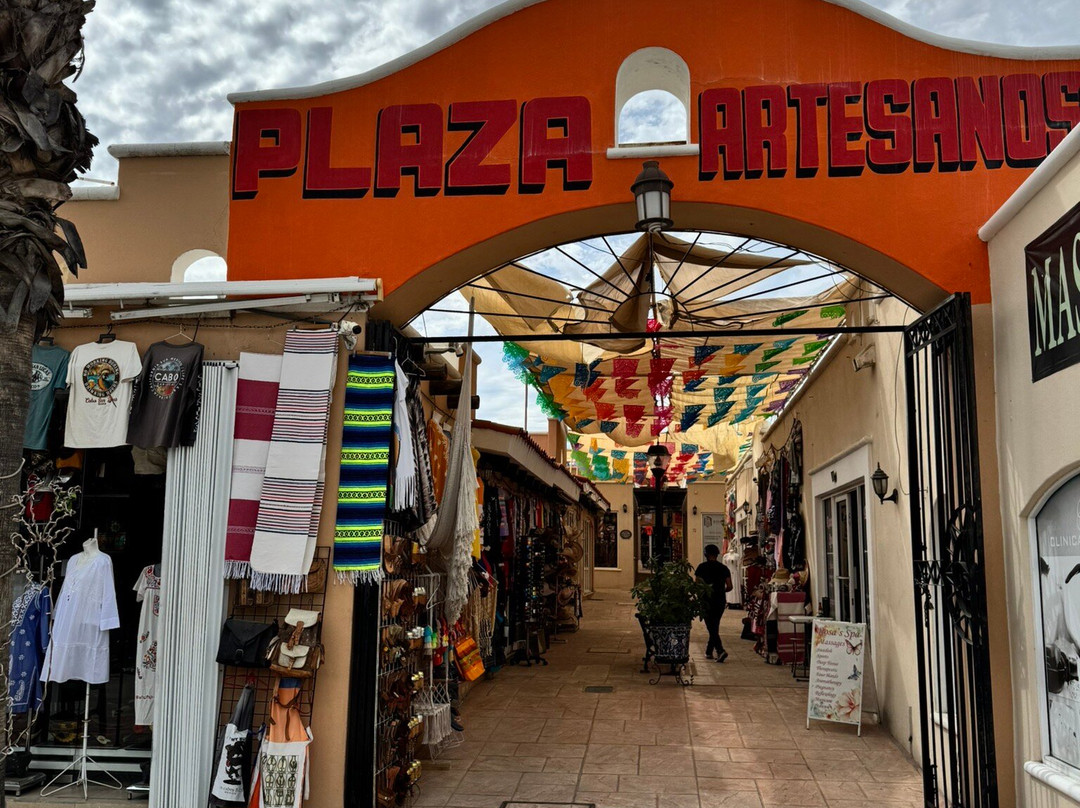 Plaza Artesanos-圣何塞卡波必去景点