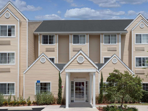 利物浦-多拉山麦客达套房酒店主图