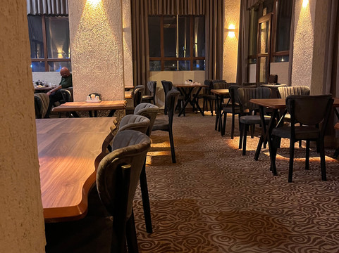 艾迪内尔度假酒店主图