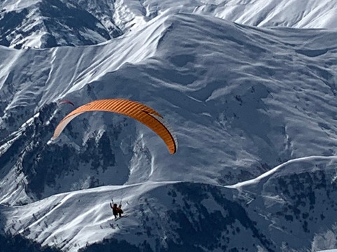 Paragliding in Georgia, Gudauri with SkyAtlantida-古道里必去景点