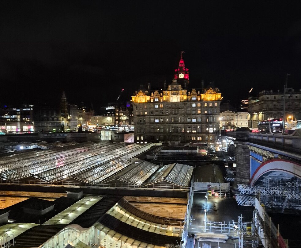 Edinburgh Waverley Station-爱丁堡必去景点