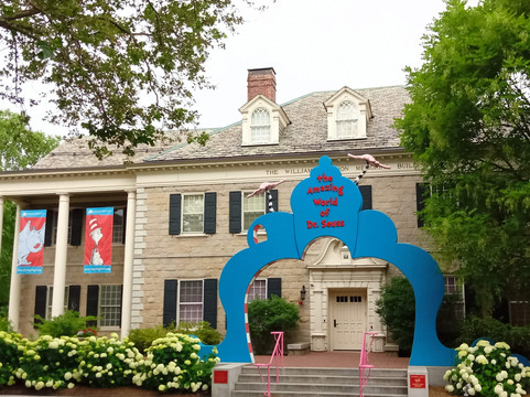 The Amazing World of Dr. Seuss Museum-斯普林菲尔德必去景点