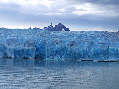 Navigation of Lago Grey-百内国家公园必去景点