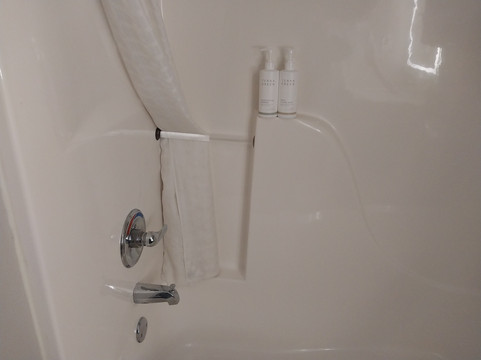 奥古斯塔河观察麦客达套房酒店主图