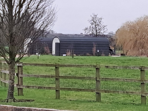 新农场民宿主图