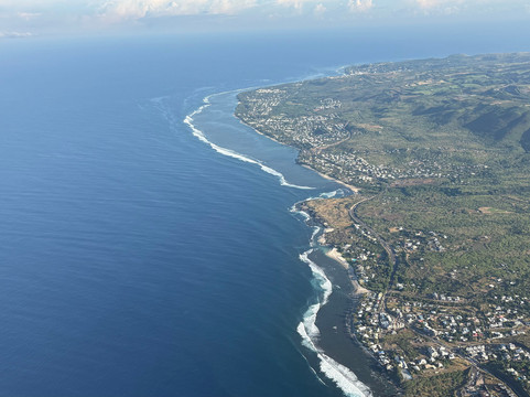 Corail Helicopteres-留尼旺圣皮耶必去景点