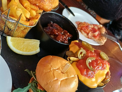 唐道克皇家酒店主图