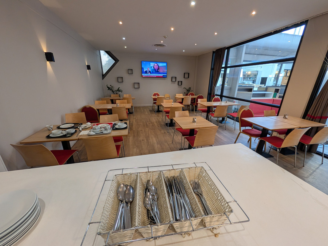 基里亚德酒店-巴黎东万森树林主图