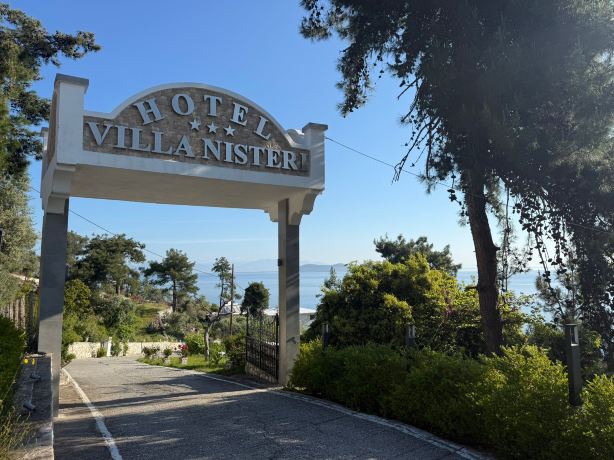 Nisteri Beach Hotel Villa-旅行者