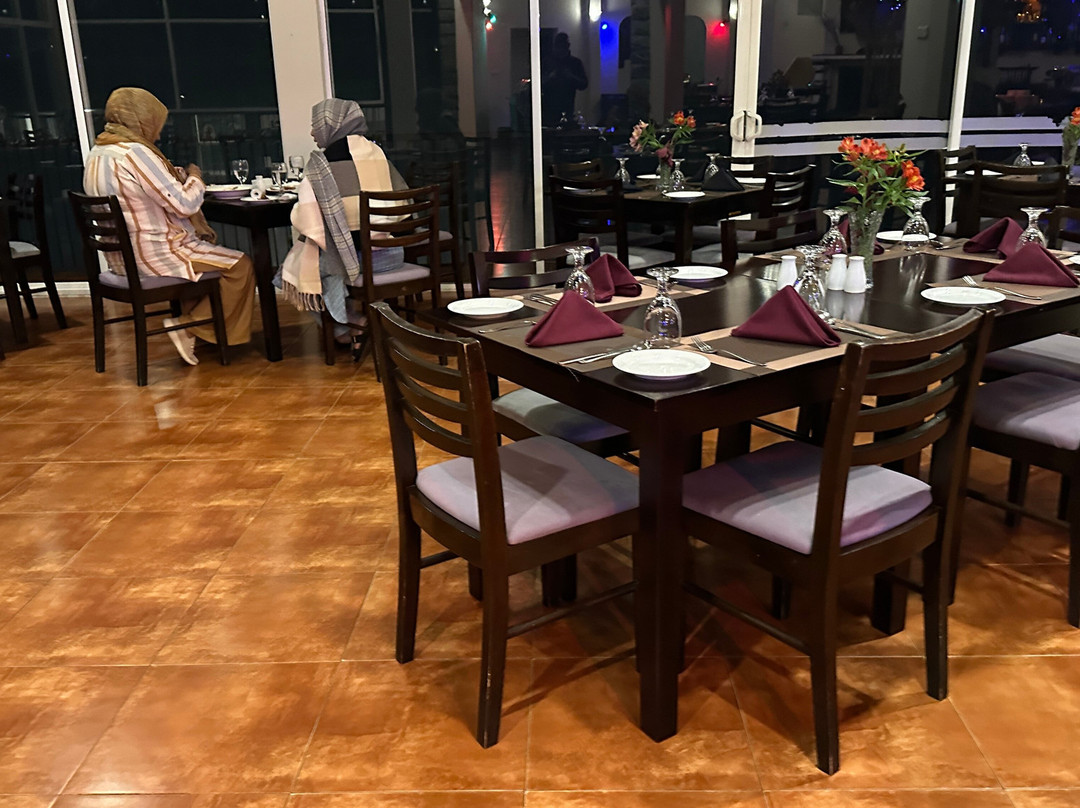 橡光夏山清风酒店主图