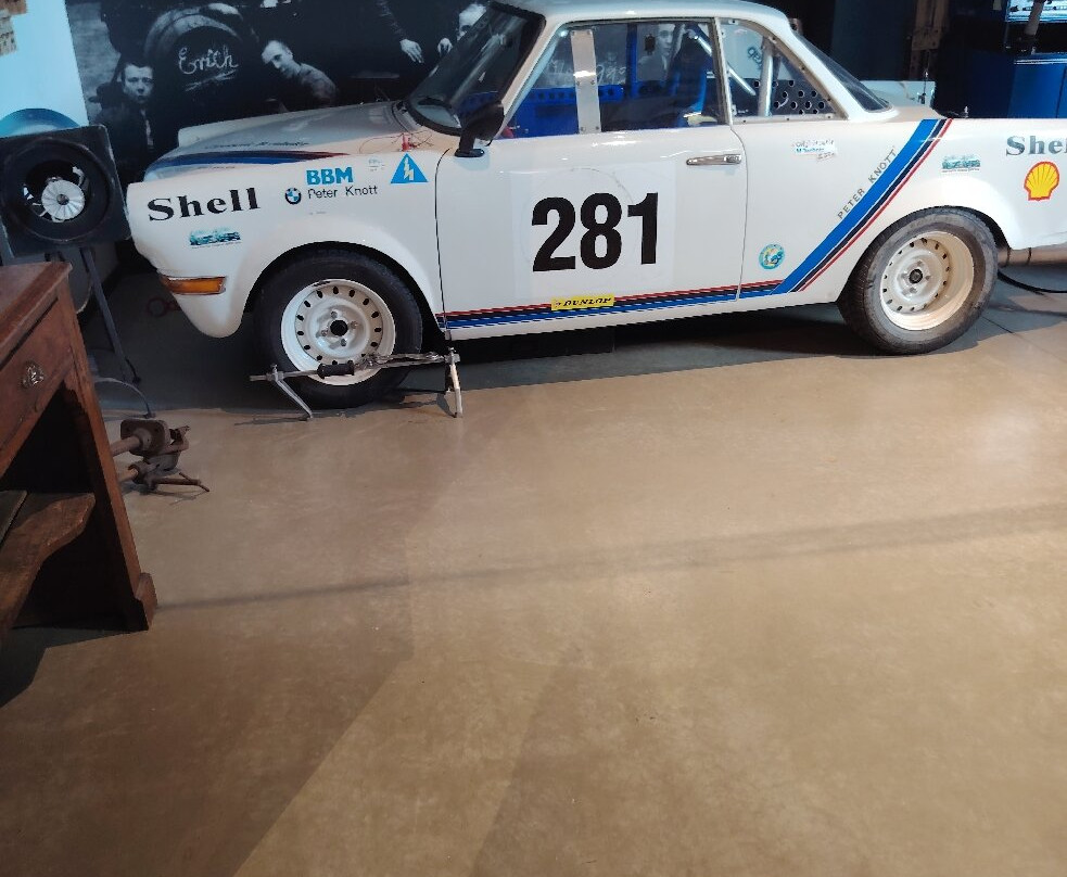 Zylinderhaus Nostalgie & Oldtimer Museum-贝恩卡斯特尔－屈斯必去景点